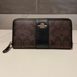 Coach Accordion Zip Wallet In Colorblock Signature Canvas